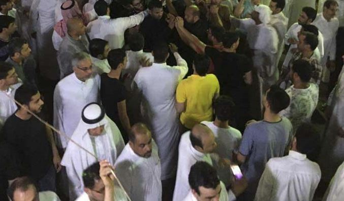 بالصور... القطيف تشيع شهيدا والقوات السعودية تواصل اعتداءاتها بالعوامية