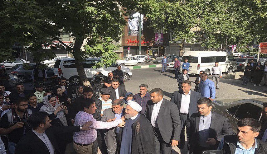 بالصور: مرشحو الرئاسة الايرانية يدلون بأصواتهم