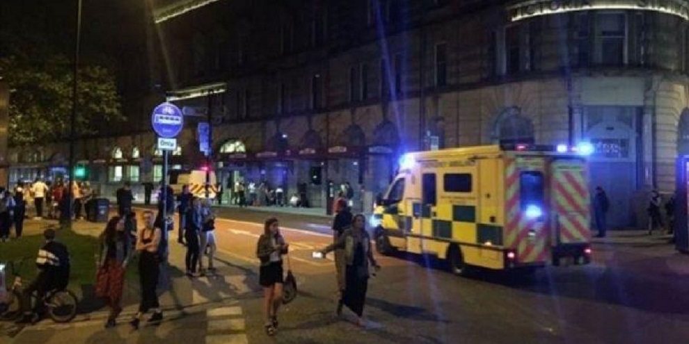 بالصور... قتلى وجرحى في إنفجار أثناء حفلة غنائية في "مانشستر" شمال إنجلترا