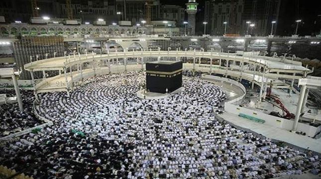أمير مكة يصدر اوامر بإخلاء صحن المطاف من المصلين