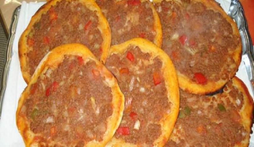 طريقة تحضير الصفيحة الشامية أو (اللحم بعجين)