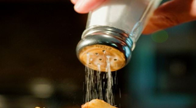 مفاجأة... كل ما نعرفه عن ضرر الملح خاطئ!