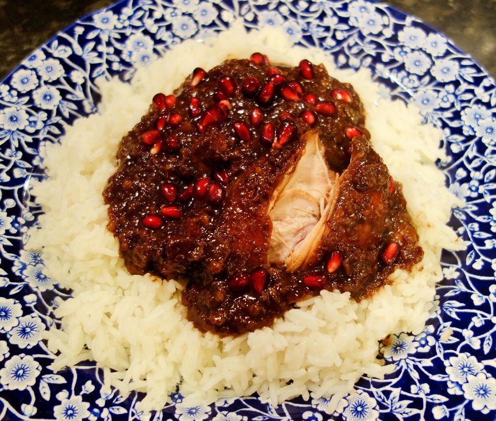 فسنجون بالدجاج..من الأكلات الإيرانية