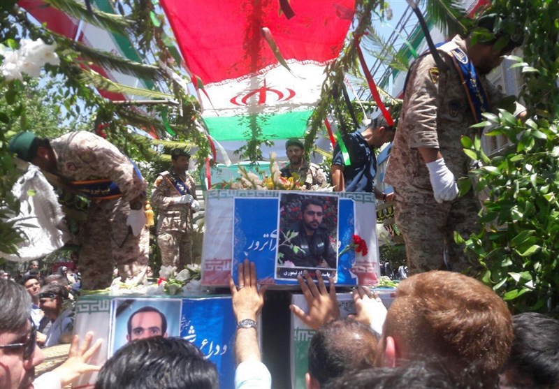 شاهد بالصور مراسم تشييع شهداء الانفجارين الارهابيين في طهران