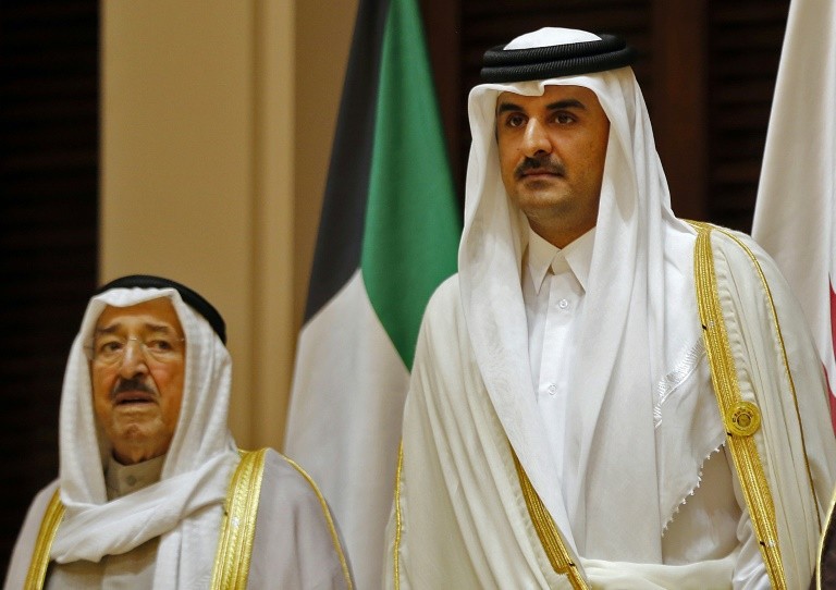 القطايف بـ“القَطِر” والسخرية من عزل “قَطَر”..