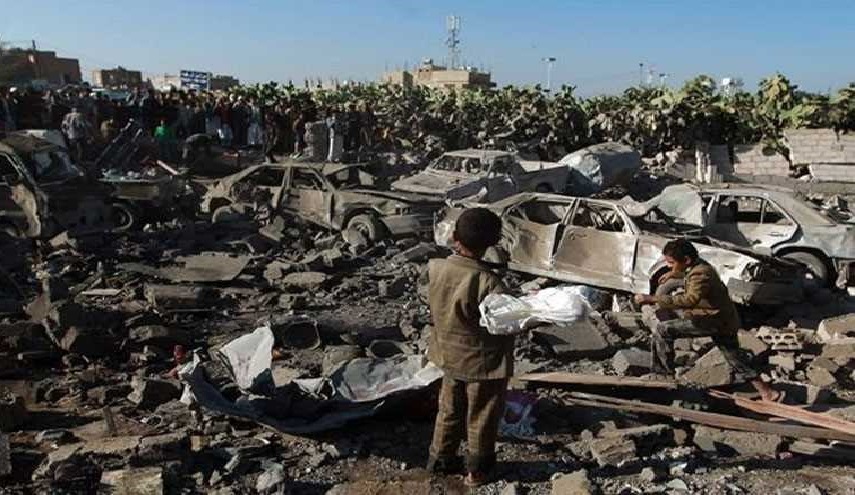 انفوغرافيك لـ 800 يوم من العدوان.. والسعودية تلقي قنابل ضوئية وعنقودية!