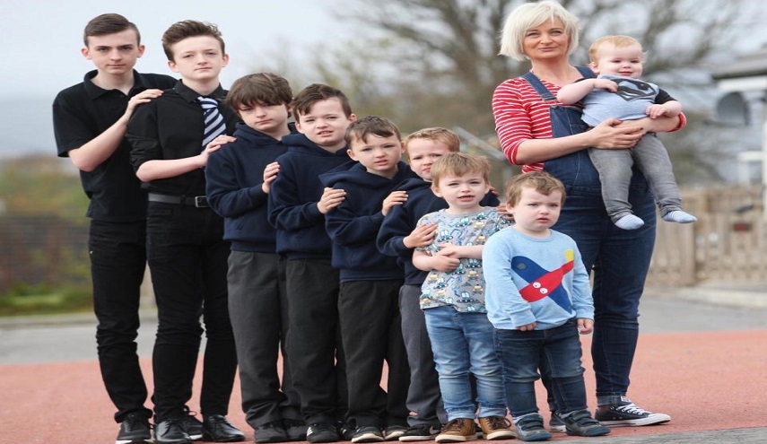 صورة : هذه الام البريطانية ارادت ان تنجب بنتا واحدة فولدت 10 اولاد