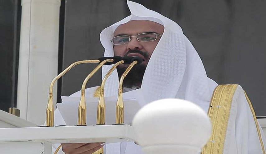 السديس للمعتمرين: اتركوا القيل والقال واهتموا بنظافة دورات المياه!