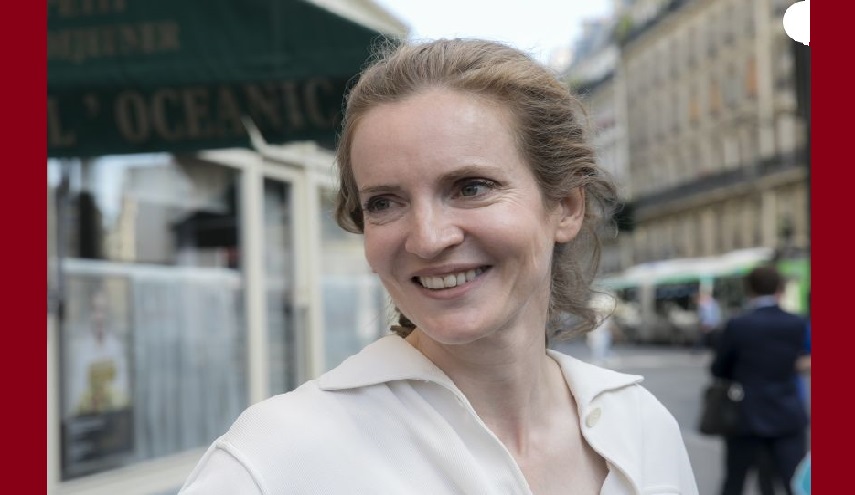 شاهد.. رجل يعتدي على وزيرة فرنسية سابقة ويطرحها أرضاً