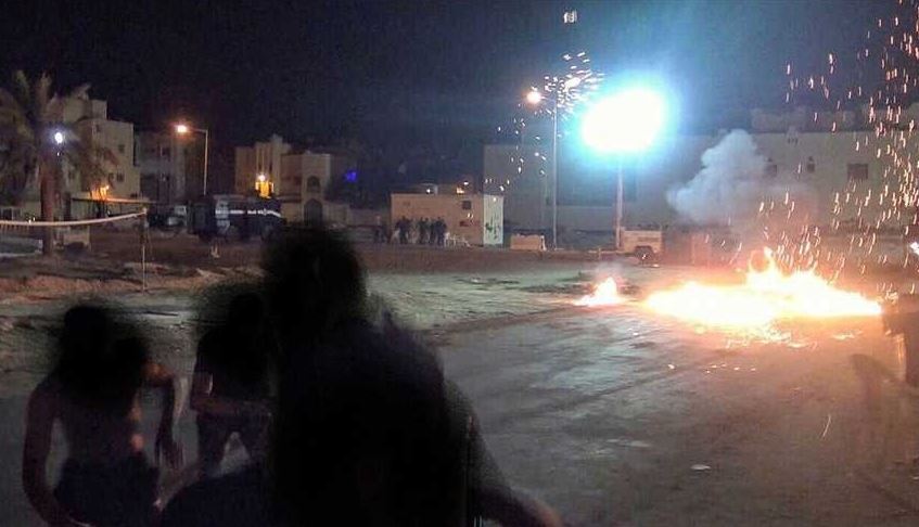 بالصور.. مصادمات بين متظاهرين وقوات النظام البحريني في الدراز