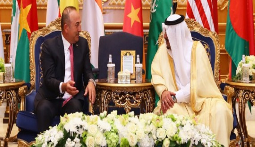 السعودية تعتقل صحفيَّيْن يعملان لقناة تركية رسمية كانا يغطيان زيارة وزير الخارجية