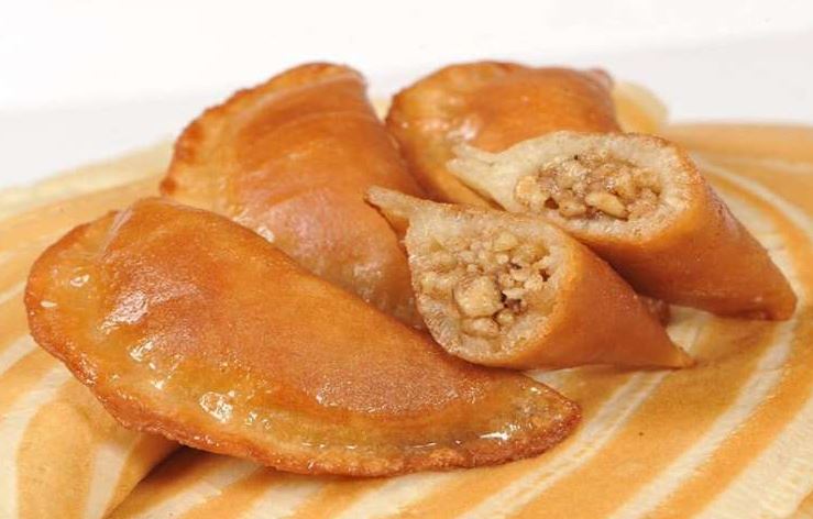 القطايف اللذيذة… طبق أساسي على المائدة الرمضانية