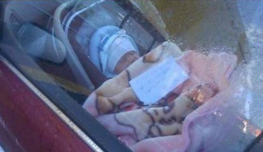 تركت طفلتها الرضيعة بمفردها في السيارة.. وما حدث اثار ضجة!