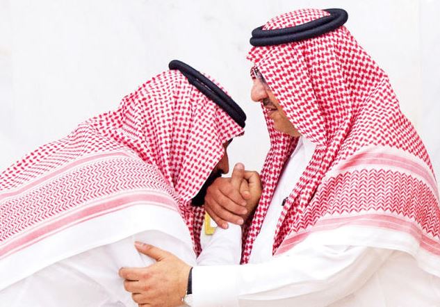 عطوان: تقبيل يد بن نايف يذكر بحادثة مماثلة.. فهل يعيد التاريخ نفسه؟