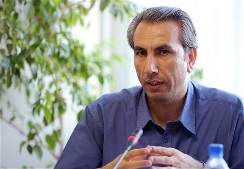 أستاذ جامعي إيراني يوضح الصحافة السياسة المصرية بكتاب