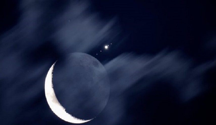 خلافا للبقية.. دولتان عربيتان تحتفلان بالعيد يوم الاثنين!