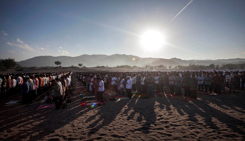 بالصور.. ملامح عيد الفطر في بعض دول العالم