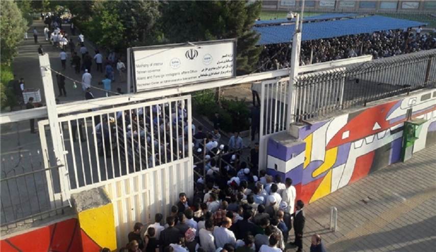 شاهد بالصور: صلاة عيد الفطر المبارك لأهل السنة في طهران