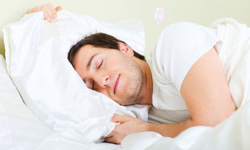 إليك 9 أطعمة تساعدك على النوم