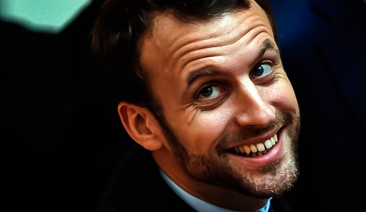 ماكرون يبتز الدول الخليجية: المال وإلا سأتناول قطعة كروسان في سوريا