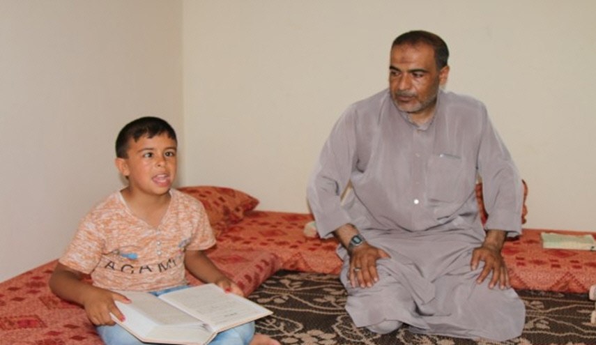 طفل معاق... يحفظ القرآن الكريم ولم يدخل المدرسة