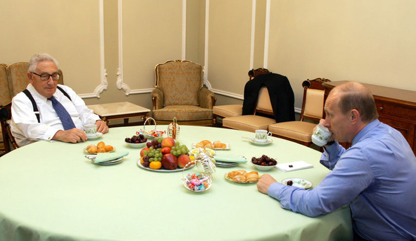 لماذا جاء هنري كيسنجر إلى موسكو؟