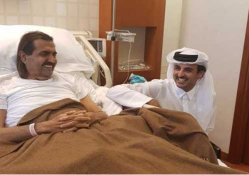 عيادت امير قطر از پدرش در بيمارستان+عكس