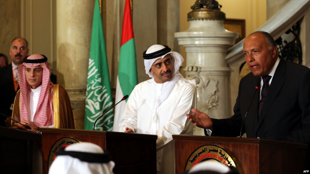 خبير بريطاني: السعودية والإمارات استخفتا بقدرة قطر