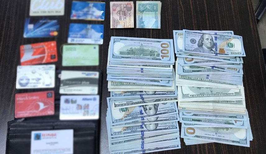 عثرت على 12 ألف دولار في القمامة... فماذا فعلت؟