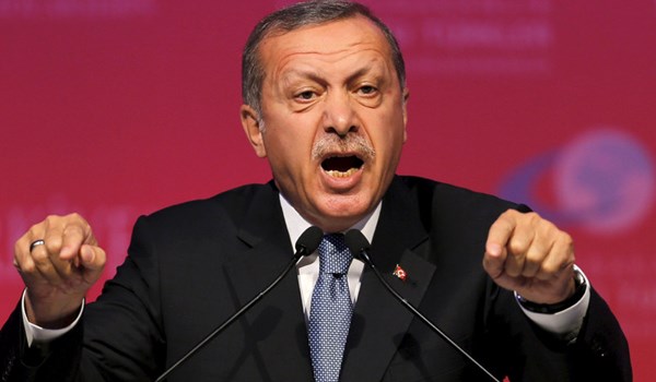 اردوغان يتعهد قطع “رؤوس الخونة” بعد عام من محاولة الانقلاب عليه