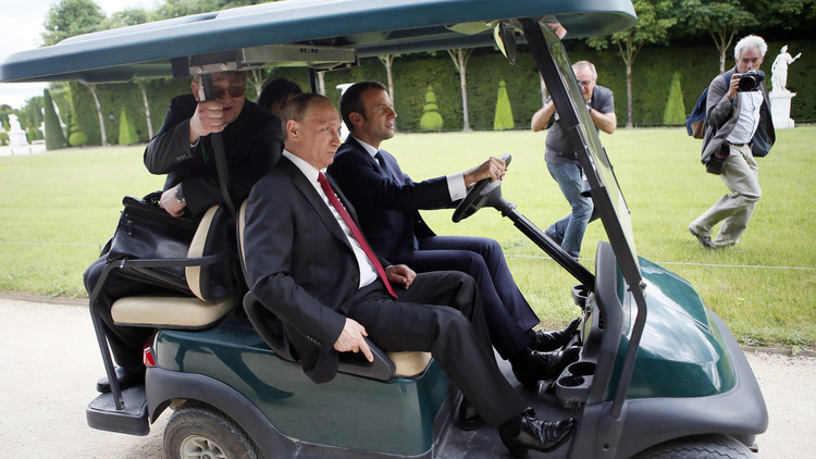 ماكرون يكشف عن خبايا لقائه مع بوتين وموقفه من الرئيس الأسد