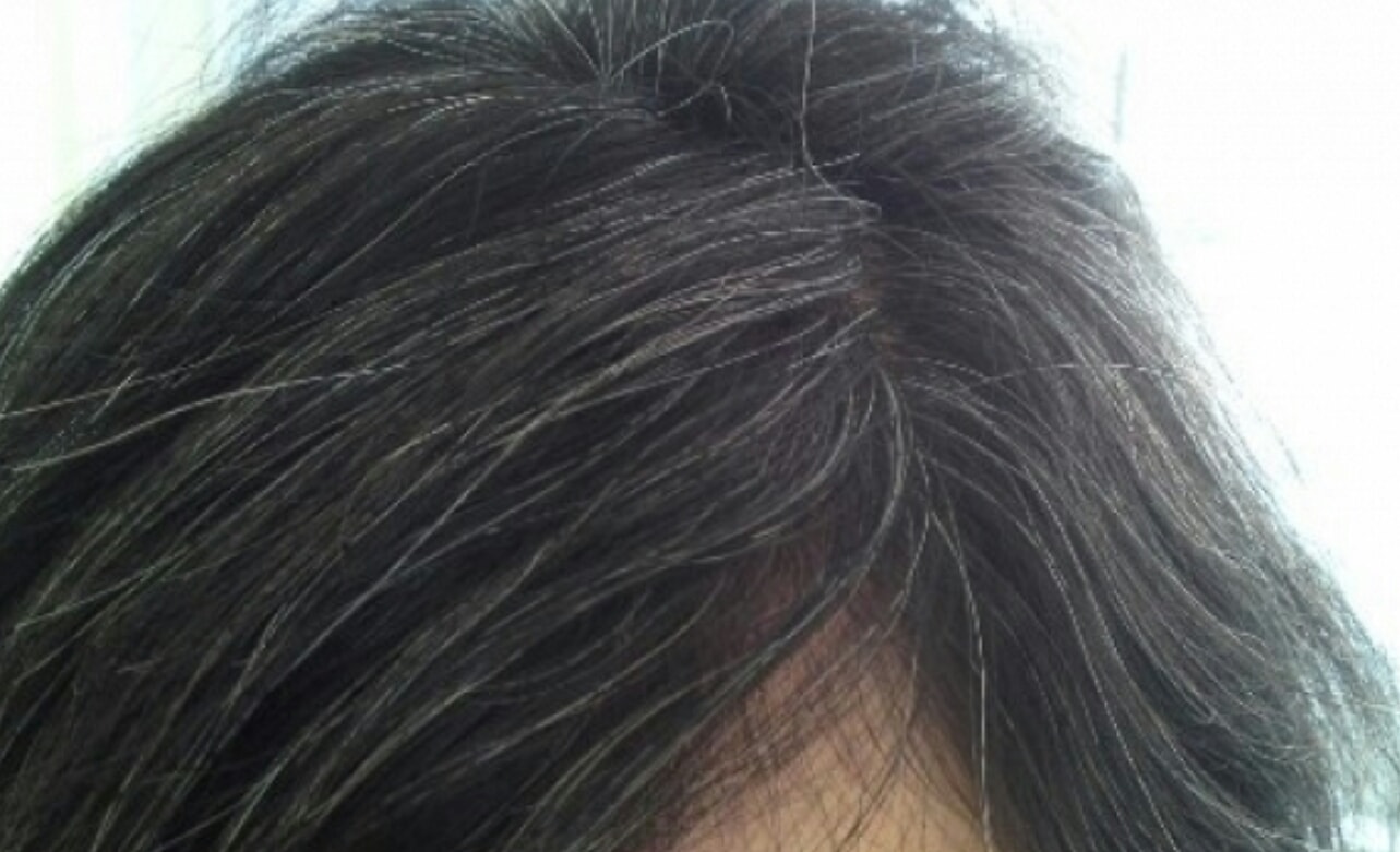 وصفة طبيعية تخفي الشعر الأبيض