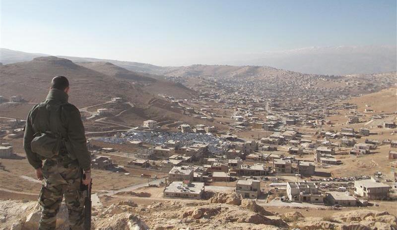 مجموعات كبيرة من الارهابيين تستسلم في جرود عرسال