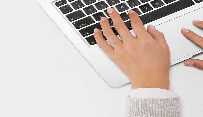 أول كمبيوتر لوحي في العالم قابل للطي بصورة كاملة