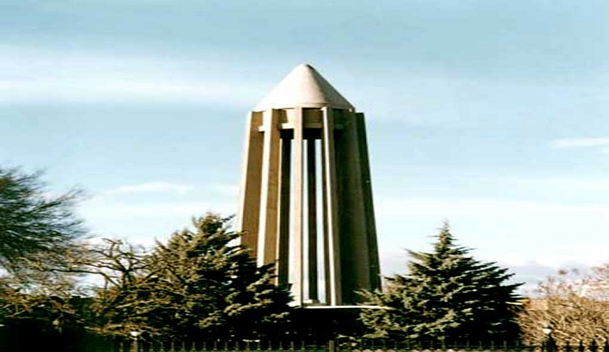 مرقد العالم الايراني الكبير ابن سينا في همدان