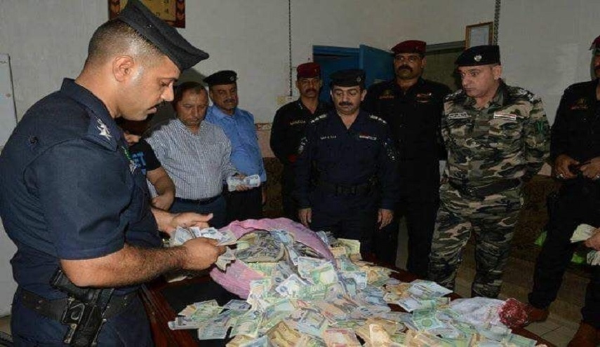 بالصور: شرطة النجف تعثر على متسولة متوفاة وبحوزتها ملايين الاموال والذهب!