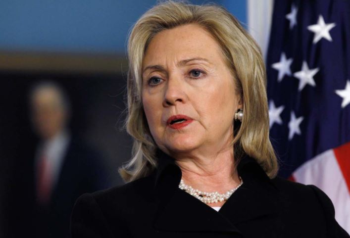 شاهد .. هيلاري كلينتون ترتدي زي عربي وتثير دهشة اليهود!