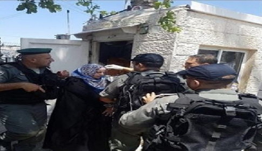 اعتقال سيدة بحجة طعنها حارس أمن بالقدس المحتلة