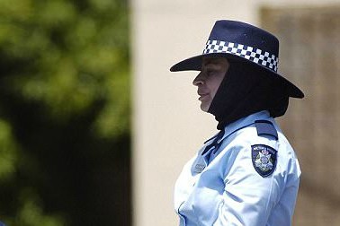 أول شرطية محجبة في فيكتوريا تروي هواجسها 