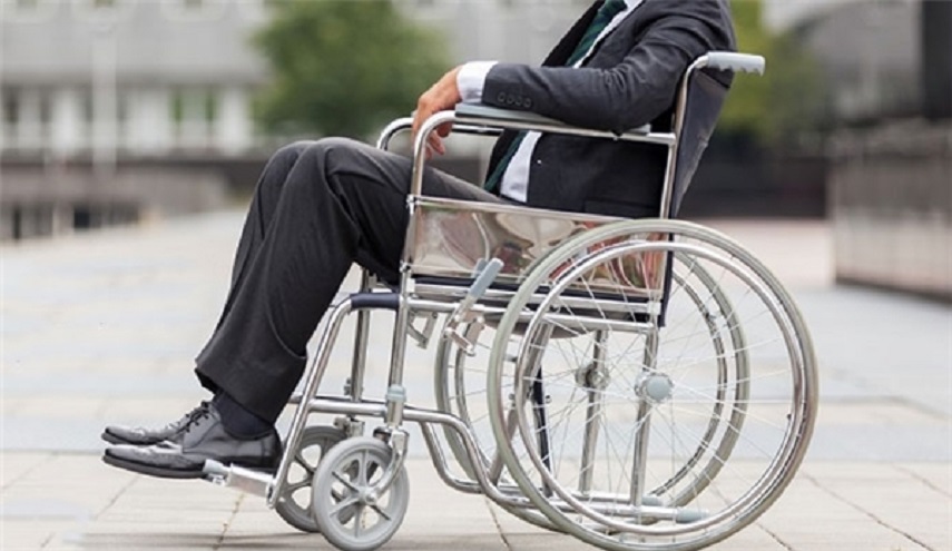 الباحثون الايرانيون يصنعون كرسيا متحركا ذاتي الرفع مع امكانية الاستخدام اليدوي