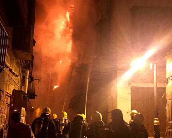 حريق في أحد الفنادق بمكة المكرمة وإخلاء نزلائه الحجاج