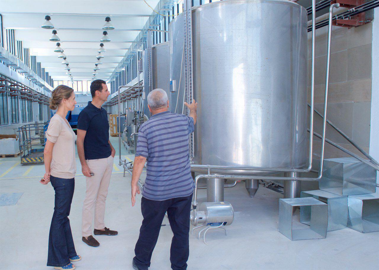 شاهد ماذا يفعل الرئيس الأسد وزوجته في ريف طرطوس؟!