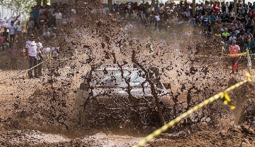 بالصور.. سباق "اوف رود" للسيارات في شمال ايران