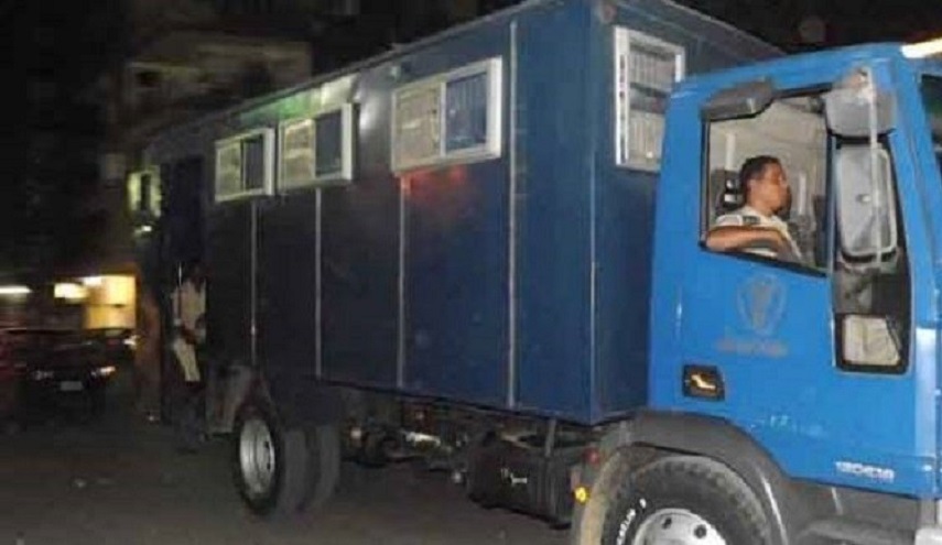 مصر : هجوم مسلح على سيارة تنقل مساجين  .. اليكم التفاصيل