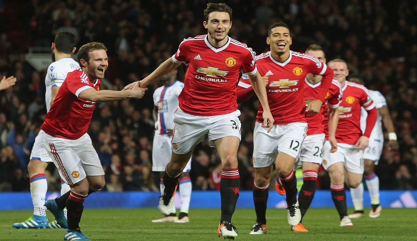 ترتيب الدورى الإنجليزى .. مانشستر يونايتد يتصدر وليفربول يسحق أرسنال 