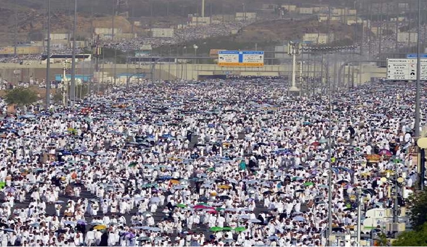 الحجاج يتوجهون للمشاعر المقدسة في يوم التروية استعدادا لبدء مناسك الحج