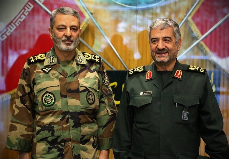 بالصور .. لقاء حميم بين قائد العام لحرس الثورة الإسلامية والقائد العام للجيش الايراني