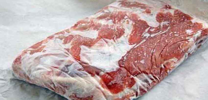 لإذابة الدجاج أو اللحم المجمد في دقائق اتبع هذه الخطوات!