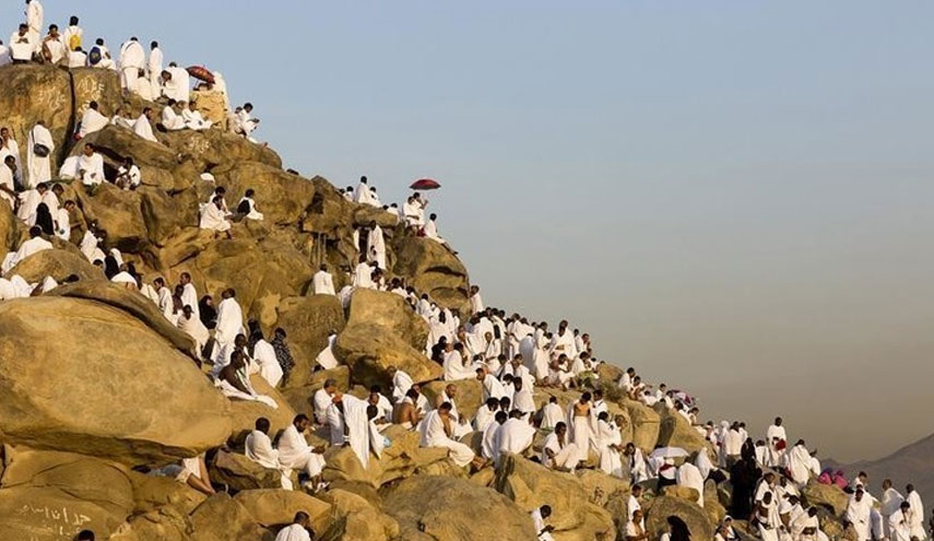 استمرار صعود ضيوف الرحمن إلى مشعر عرفات لاداء الركن الاعظم