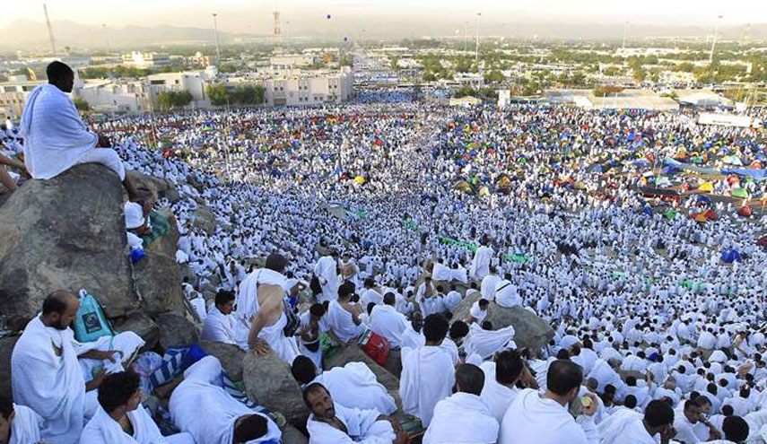 جموع الحجاج تستقر على صعيد عرفات